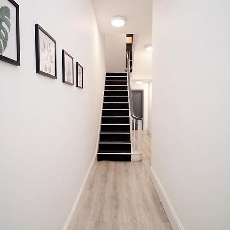 Fully Equipped Kitchen, Parking, City Centre Swansea Exterior photo