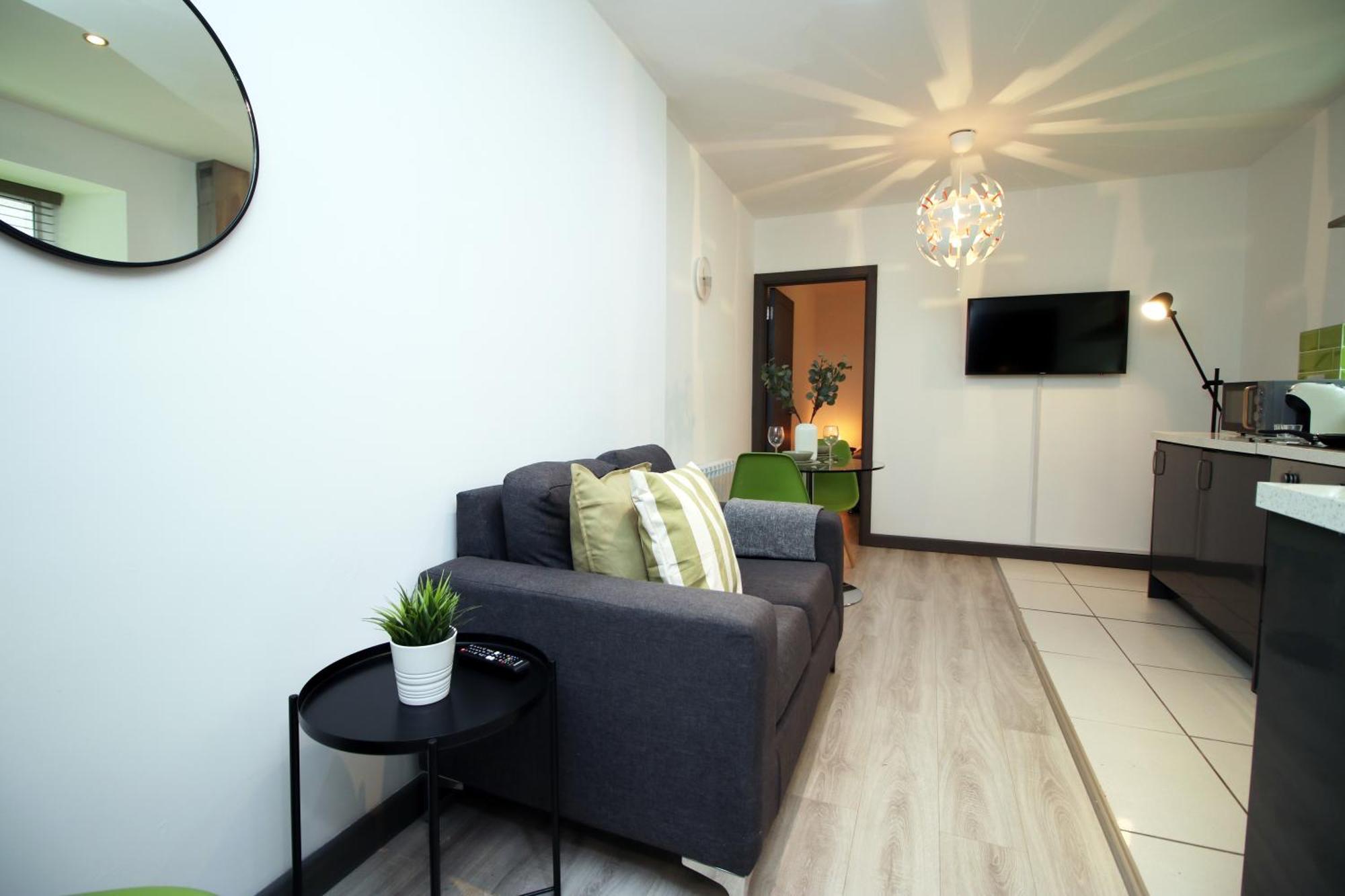 Fully Equipped Kitchen, Parking, City Centre Swansea Exterior photo